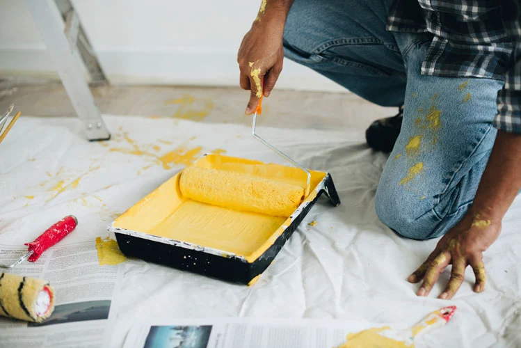 painter mixing the paint with paint thinner